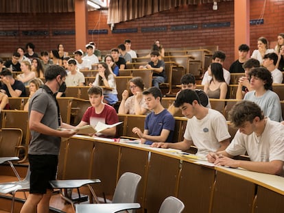 Examen de Selectividad en la Facultad de Biología de la Universidad de Barcelona, en junio.