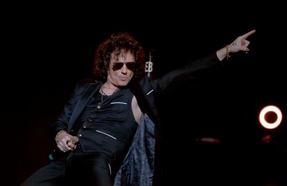 Enrique Bunbury actuando en el festival Vive Latino, en Ciudad de México, en marzo de 2019.