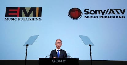 Kenichiro Yoshida, presidente y CEO de Sony, ayer en Tokio, presentando su plan de negocio con EMI.