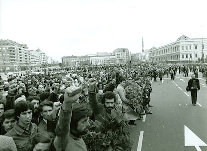 Funeral multitudinario por los abogados laboralistas asesinados en Atocha el 26 de enero de 1977.