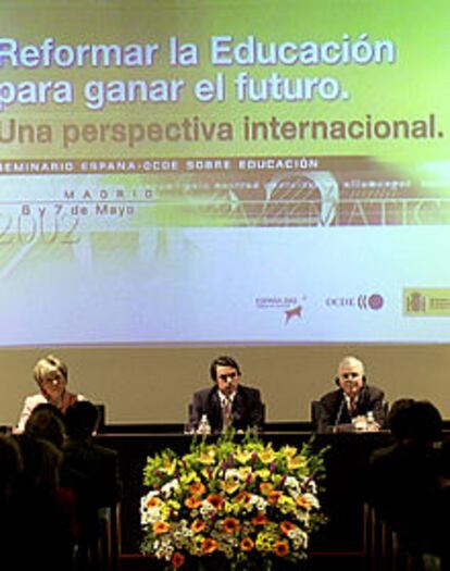 Pilar del Castillo, José María Aznar y John Martin inauguran el seminario.