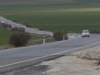 Carretera que une en la actualidad las localidades de Darro e Iznalloz.