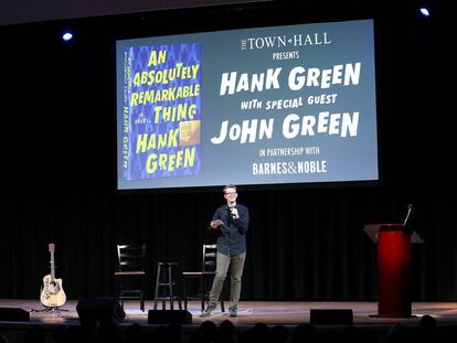 Hank Green, durante la presentación de su libro 'An Absolutely Remarkable Thing' en The Town Hall, de Nueva York, el 25 de septiembre.