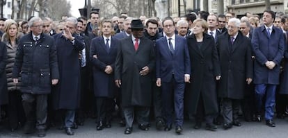 Dirigentes de todo el mundo acompañan a Hollande al frente de la marcha.