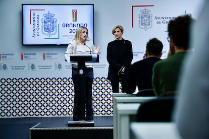 La alcaldesa de granada, Marifrán Carazo, durante la rueda de prensa sobre la Zona de Bajas Emisiones de la ciudad.