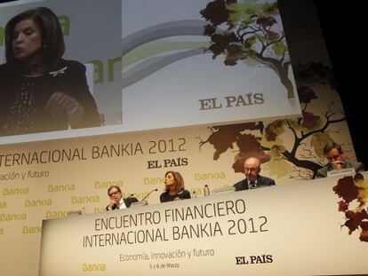 El presidente de Bankia, Rodrigo Rato, y la alcaldesa de Madrid, Ana Botella durante las jornadas del Encuentro Financiero Internacional Bankia 2012.
