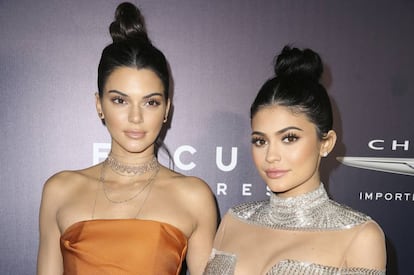 Kendall y, a la derecha, Kylie Jenner, el pasado enero.