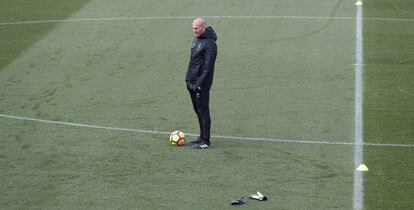 Zidane, durante en el entrenamiento de este viernes. 