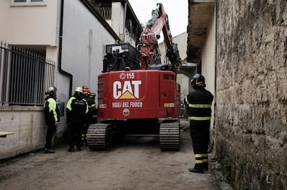 Trabajos de demolición de un búnker que utilizaba Michele Zagaria, uno de los capos de los Casalesi.