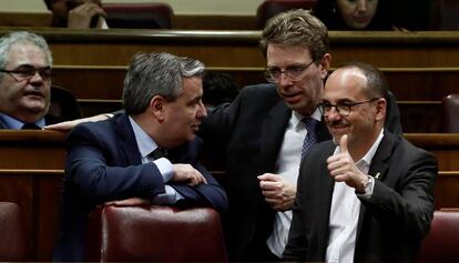 Los diputados Jordi Xuclà, Ferran Bel y Carles Campuzano, en el Congreso.