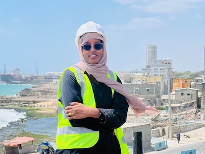 Aisha Ali Macallin, ingeniera civil somalí de 25 años.