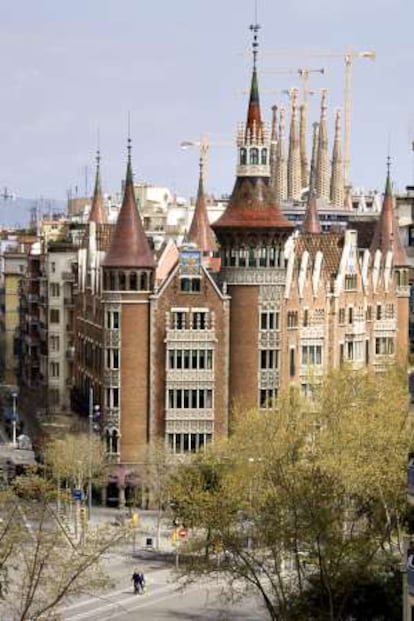 Casa Terradas, en Barcelona, conocida como la Casa de les Punxes.