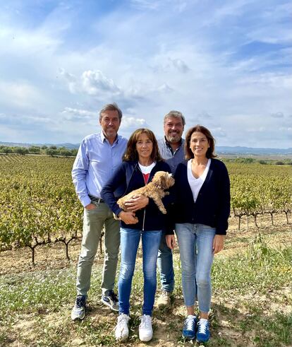 Los hermanos Josep, Montse, Esther y Jordi Elias Terns, propietarios de Parató Vinícola. Imagen proporcionada por la bodega.