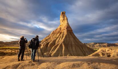 El Parque Natural de Las Bardenas Reales, escenario de muchas películas, queda también grabado en la retina. El paisaje desértico parece trasladar al viajero a la Luna.