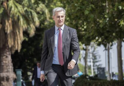 Ricardo Costa llegando este jueves a declarar a la Ciudad de la Justicia.