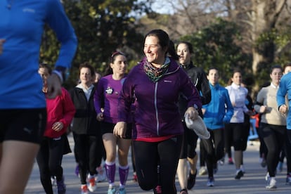 En la primera quedada de #mujeresquecorren acudieron m&aacute;s de 70 mujeres.