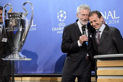 Paul Breitner, del Bayern M&uacute;nich, y Emilio Butrague&ntilde;o, del Madrid.