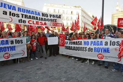 Los trabajadores de Nueva Rumasa protestan en la Puerta del Sol.