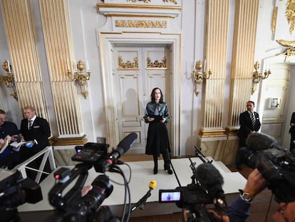 Sara Danius, entonces secretaria permanente de la Academia Sueca, anuncia el Nobel de Literatura de 2017, que ganó Kazuo Ishiguro.