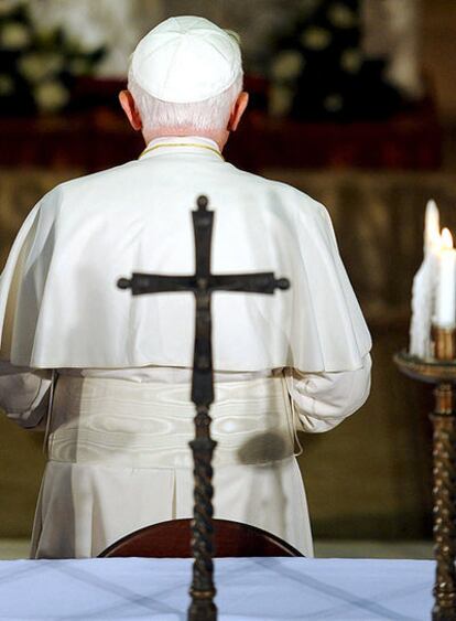 Benedicto XVI celebra una misa en la ciudad donde vivieron Jesús, María y José, ante una congregación de más de 40.000 personas