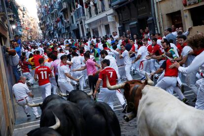 Los toros de la ganadería madrileña han volado, ha sido la octava ocasión en que han participado en los encierros sanfermineros.