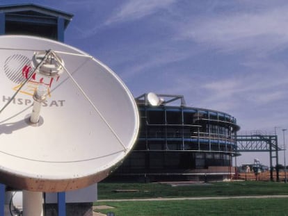 El Gobierno adjudica a Hispasat la extensión de la banda ancha en zonas rurales por 76 millones