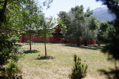 La finca, de 453 hectáreas, donde se sitúa el chalé, fue comprada por 4,3 millones de euros en 2023 por el Gobierno regional.
