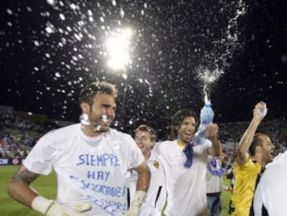 Los zaragocistas, con Roberto al frente, celebran su éxito.