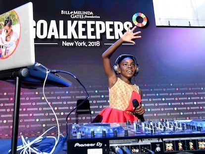 DJ Switch, ghanesa de 10 años, pincha música en el inicio del encuentro The Goalkeepers 2018 en Nuev York.