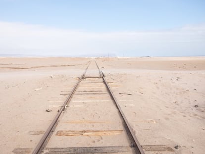 Las vías del tren que unen Tacna, en Perú, con Arica, en Chile.