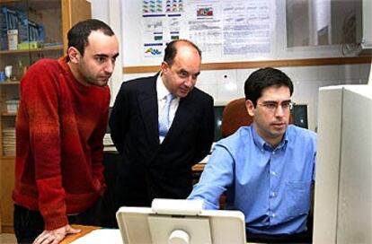 Juan Francisco Navarro, José Manuel Ferrándiz y Alberto Escapa, en la Universidad de Alicante.