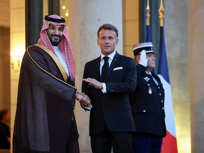 Macron anuncia tres parques “como Disneyland” en París financiados por Arabia Saudí