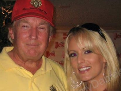 Donald Trump e Stormy Daniels juntos em 2006, em uma imagem obtida pelo ‘The Wall Street Journal’ da conta do MySpace da atriz.