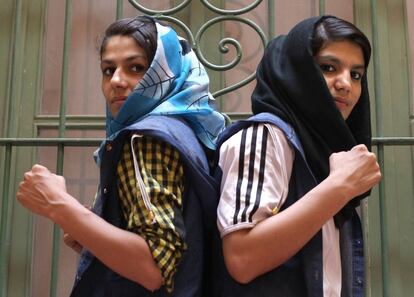Las hermanas Shabnam y Sadaf Rahimi, exboxeadoras afganas, en Madrid.