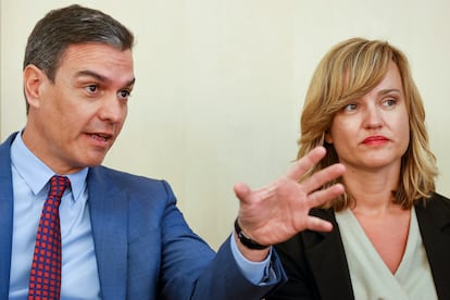 El presidente del Gobierno, Pedro Sánchez, y la ministra de Educación y Formación Profesional, Pilar Alegría, a mediados de mayo.