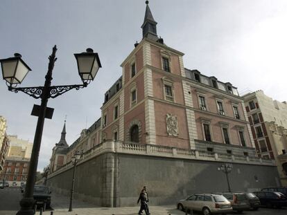 El edificio Salón de Reinos, que ha sido Museo del Ejército de Madrid hasta 2005.