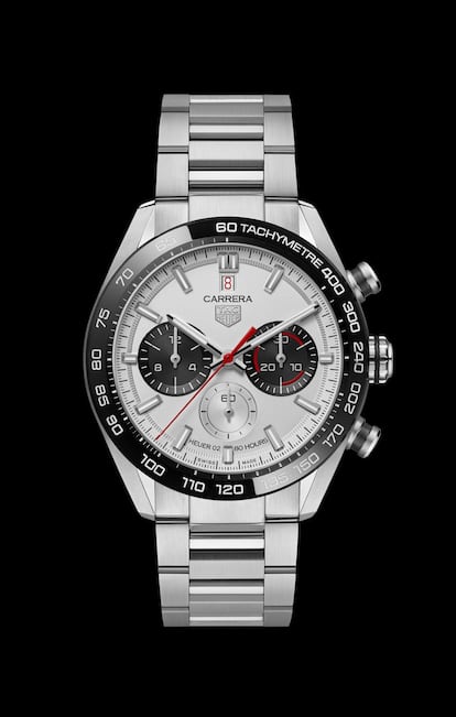 TAG Heuer conmemora su 160 aniversario con el lanzamiento de una serie especial de edición limitada. La marca ha aprovechado la ocasión para rendir también tributo a la memoria de Jack Heuer y la creación que más le enorgullece: el cronógrafo TAG Heuer Carrera. Fue hace casi 60 años cuando el entonces director ejecutivo escuchó hablar sobre la Carrera Panamericana, un rally por carretera abierta que cruzaba México. A Heuer le atrajo la palabra carrera, y pensó que era el nombre perfecto para un cronógrafo deportivo. Precio: 5.600 euros.