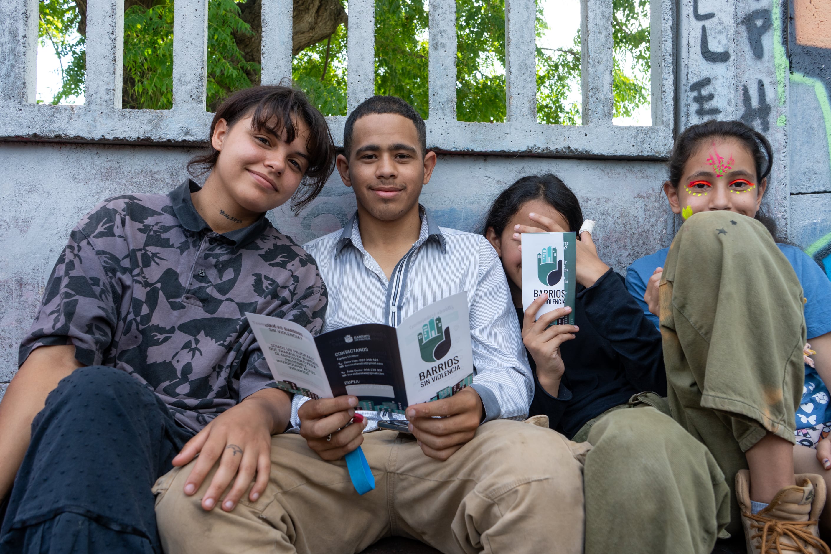 Jóvenes participan en una actividad de difusión.