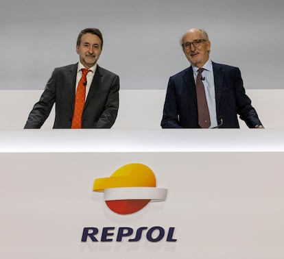 Josu Jon Imaz, consejero delegado de Repsol y Antonio Brufau, presidente.