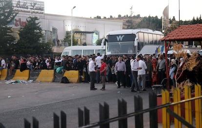 A group of people fleeing Lebanon arrive in Damascus on September 25.