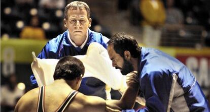 Steve Carell, Channing Tatum (d'esquena) i Mark Ruffalo, a 'Foxcatcher'.