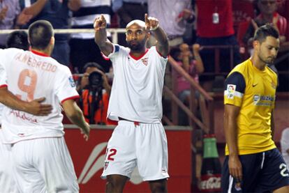 Kanouté celebra su gol ante la Real Sociedad.