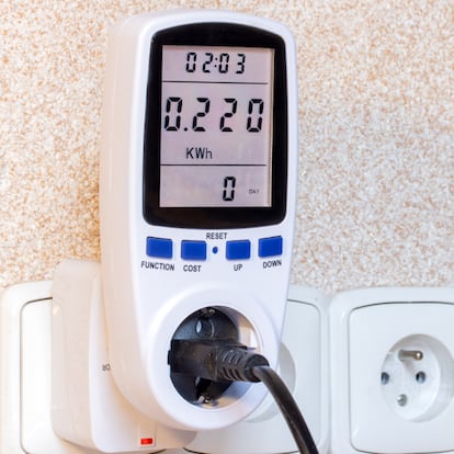Artículo de EL PAÍS Escaparate que describe el mejor medidor de consumo eléctrico para casa disponible en Amazon