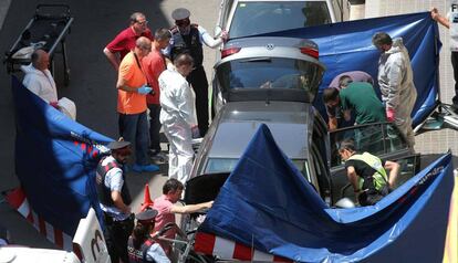 Els Mossos investiguen l&#039;interior del vehicle localitzat al carrer de B&eacute;jar.