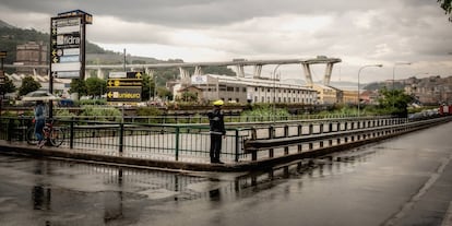 GENOA, LIGURIA - AUGUST 14: The Morandi motorway bridge is seen after the collapse on August 14, 2018 in Genoa, Italy. At least 30 people were killed today when the giant motorway bridge collapsed in north-western Italy, which saw a vast stretch of the A10 freeway tumble on to railway lines. The bridge failure was the country's deadliest in years with the country's deputy transport minister warning the death toll could climb further. (Photo by Awakening/Getty Images)