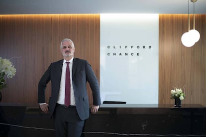Charles Adams, Global Managing Partner de Clifford Chance