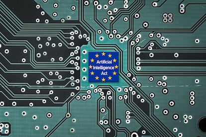 Bandera de la Unión Europea en un microprocesador.