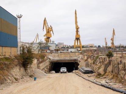 Túnel de acceso a la nueva terminal de contenedores del puerto de Cádiz.