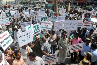 Centenares de personas han salido hoy a la calle en Pakistán para defender a los servicios de inteligencia del país por el caso Bin Laden.