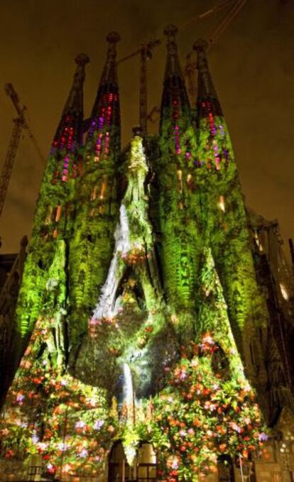 Aspecto del templo de la Sagrada Familia, ayer, durante el ensayo del espect&aacute;culo.